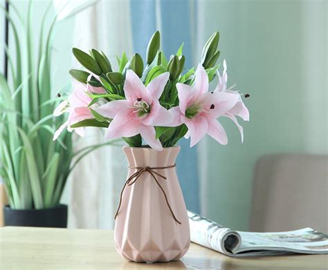 花瓶種類|お部屋に飾る人気の花の種類とは？花瓶選びのポイン。